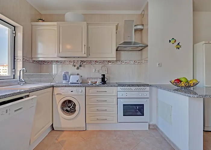 Da Rocha 1 With Pool By Homing Portimão